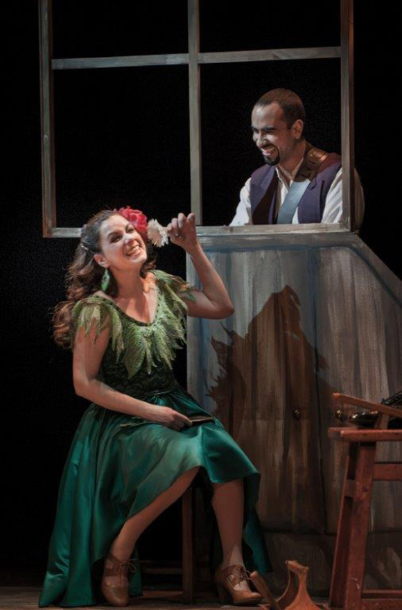 Una Zulema Clares deliciosa, en una escena de la comedia po&eacute;tica La zapatera prodigiosa junto a Jerry Soto, bajo la direcci&oacute;n de Andr&eacute;s Zambrano.