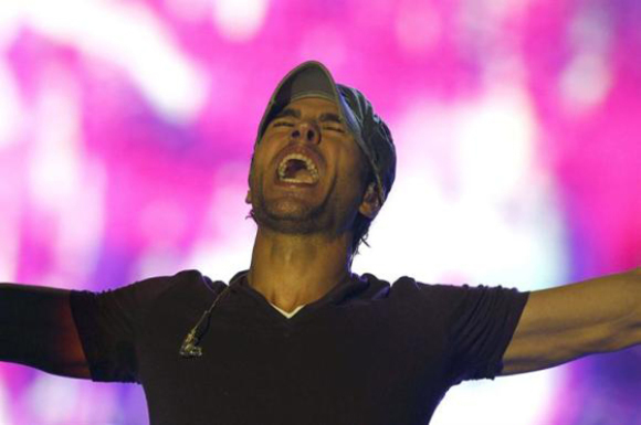 Enrique Iglesias consigui&oacute; tres Grammy Latino, a canci&oacute;n del a&ntilde;o, mejor interpretaci&oacute;n urbana y mejor canci&oacute;n urbana.