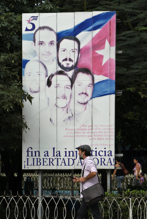 EE.UU. LIBERA A TRES ESPÍAS CUBANOS A CAMBIO DE UN OFICIAL DE INTELIGENCIA