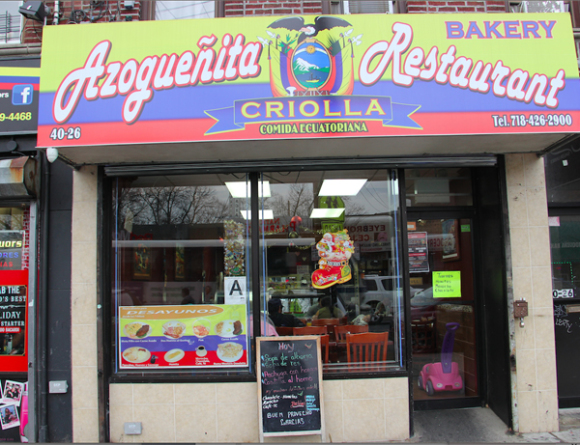 Una de las joyas en Corona es Azogue&ntilde;ita 2, localizada en el 4026 de National Street, a pocos pasos de la parada 103 del Tren 7 en direcci&oacute;n hacia Queens Boulevard. Una ambiente familiar y acogedor es decorado hermosamente por obras tradicionales de cer&aacute;mica con motivos t&iacute;picos. Se siente a Azogues en cada sabor, aroma y esquina.