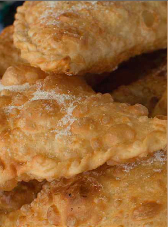 Luego de quince d&iacute;as de votaci&oacute;n los ganadores fueron dos productos de ancestral consumo, la papa y el ma&iacute;z. El plato de sal favorito de los quite&ntilde;os &ldquo;papas con cuero&rdquo; y su plato de dulce favorito el &ldquo;morocho&rdquo; con &ldquo;empanadas de viento&rdquo; que constan en estas ilustraciones.