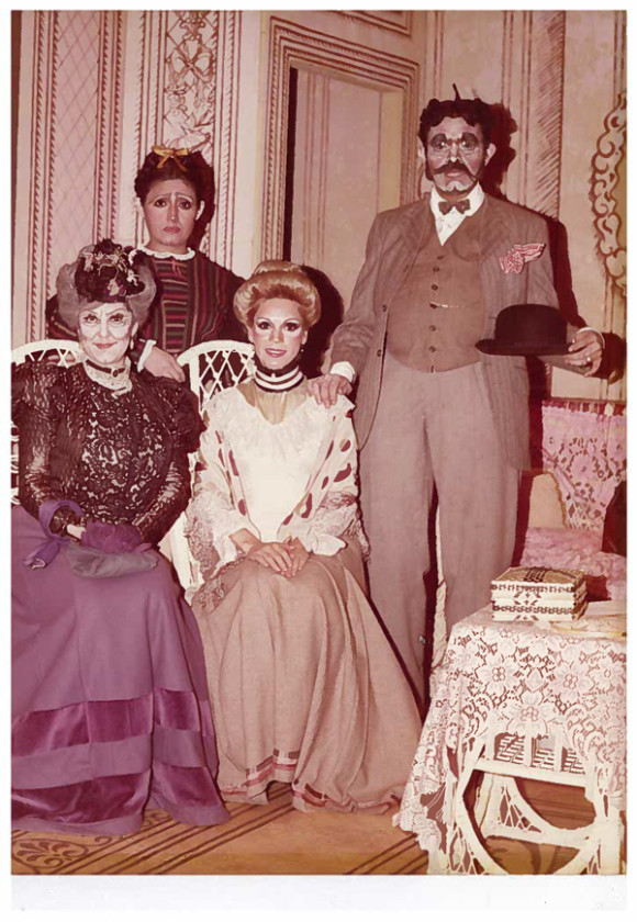 Miriam Cruz, Teresa Yenque, Fanny Rybin y Manuel Yesckas en La gran desici&oacute;n del teatro INTAR.
