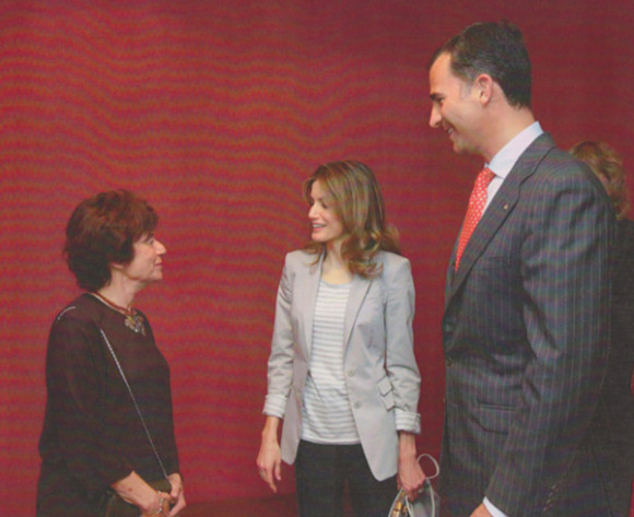 Una gr&aacute;fica de Martha Zuik durante la apertura de su muestra individual en el Instituto Cervantes en Hamburgo en el 2011, a cuya inauguraci&oacute;n asistieron los entonces Pr&iacute;ncipes de Asturias y actualmente Reyes Felipe y 