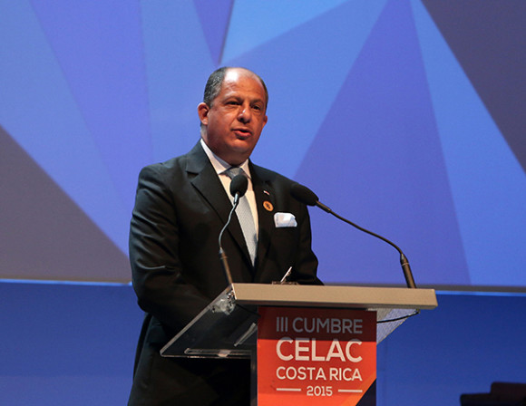 El presidente de Costa Rica, Luis Guillermo Solís, inauguró hoy la III cumbre de la Comunidad de Estados Latinoamericanos y Caribeños (Celac) con una defensa de la unidad de la región respetando la pluralidad y diversidad y un llamamiento a derrotar juntos el hambre y la miseria.