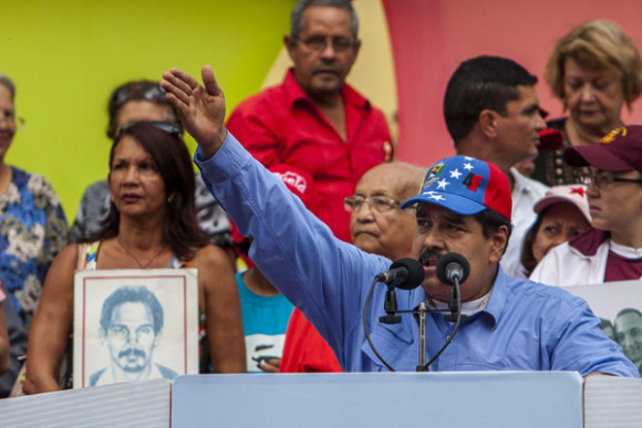 El presidente de Venezuela, Nicol&aacute;s Maduro, asegur&oacute; que en su pa&iacute;s hay un golpe de Estado y un "golpe econ&oacute;mico" en marcha, del que presentar&aacute; pruebas en los pr&oacute;ximos d&iacute;as.  