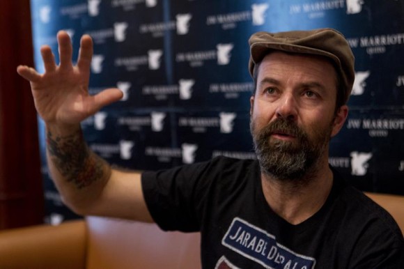  El cantante Pau Don&eacute;s, l&iacute;der del grupo espa&ntilde;ol 'Jarabe de Palo', en Quito Ecuador, donde dijo que, m&aacute;s all&aacute; de los premios internacionales o de los triunfos en las emisoras de radio, una de las razones del &eacute;xito obtenido durante sus casi 20 a&ntilde;os en la m&uacute;sica es pensar en "la gente que los va a escuchar". 