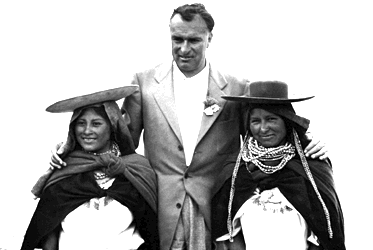 Don Galo Plaza Lasso, nacido en Nueva York el 17 de febrero de 1906, fue un connotado líder internacional, reconocido por promover la hermandad entre las naciones del mundo, el progreso, la democracia, la libertad de expresión y los Derechos Humanos.