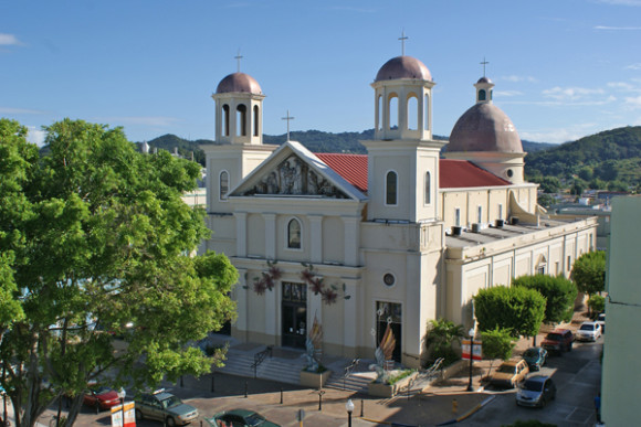 Imagen de la catedral de La Candelaria de Mayagüez.