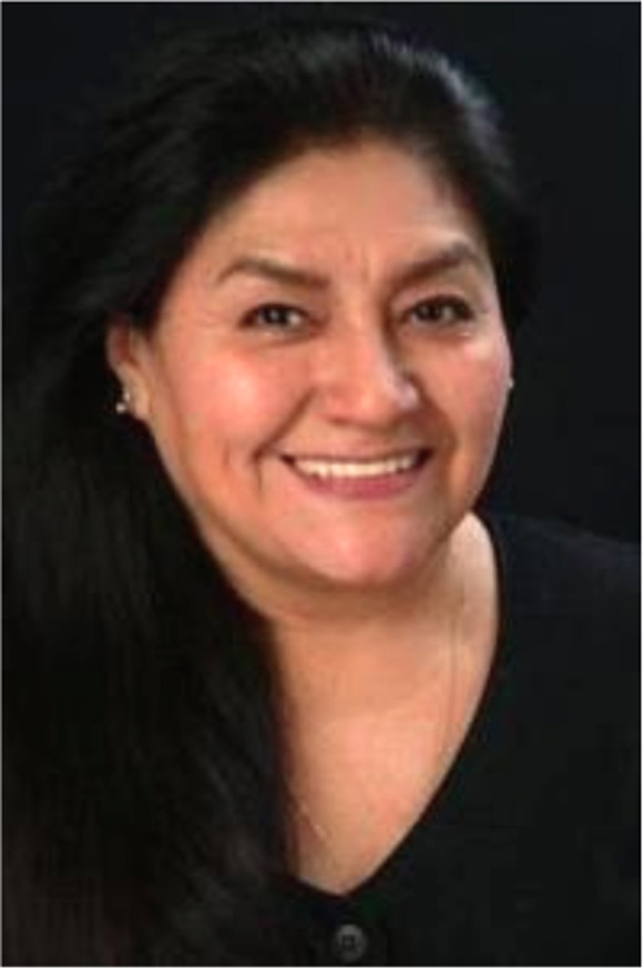 Teresa Yenque, reconocida figura de teatro y televisi&oacute;n, pionera en la representaci&oacute;n esc&eacute;nica de las mujeres latinoamericanas en las producciones estadounidenses, mentora de juventudes, nacida en Per&uacute;.