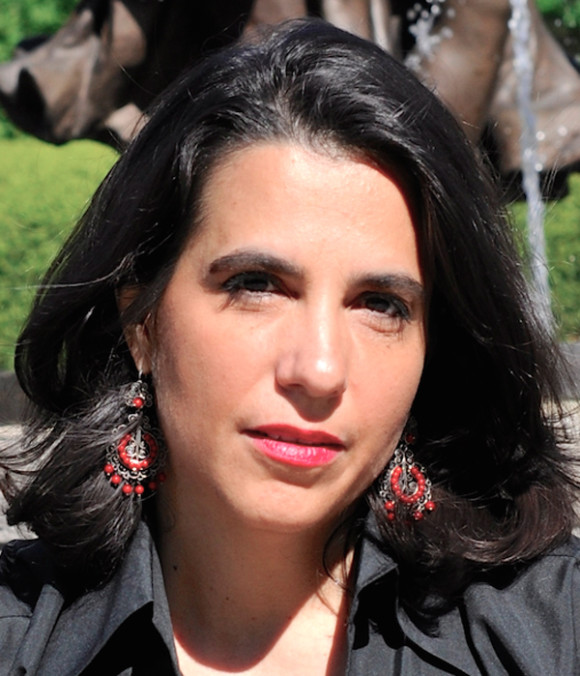 Silvia Siller, graduada de Columbia University, pol&iacute;glota, poeta, promotora cultural, productora, traductora pol&iacute;glota, especializada en comunicaciones internacionales, nacida en M&eacute;xico de madre nicaraguense.