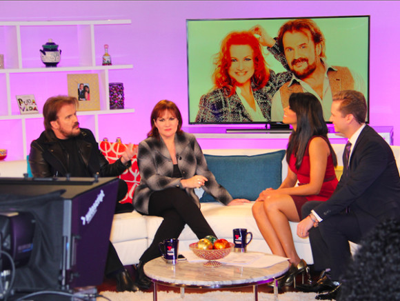 Pimpinela visit&oacute; el popular show Acceso Total de Telemundo NBC en Espa&ntilde;ol y fueron entrevistados por los din&aacute;micos y j&oacute;venes periodistas Rafael Bello y Victoria Sosa, muy queridos entre la audiencia hispana de Nueva York.