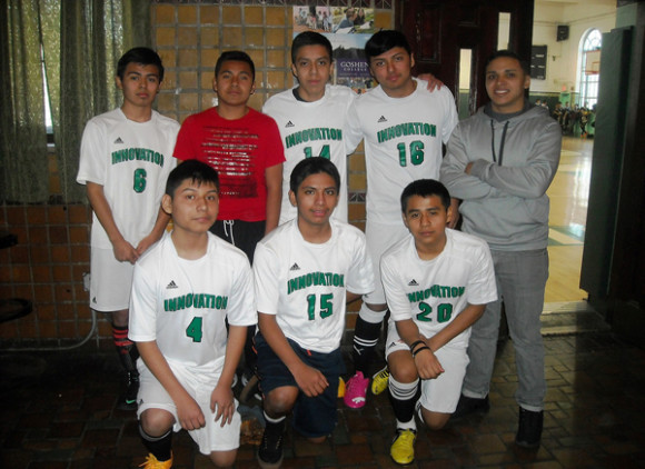 Integrantes del Deportivo Innovations H.S. que a pesar de haber perdido la semana pasada, est&aacute;n peleando por un cupo en la Liguilla de la Latin United Youth Soccer. (Foto: Buki Chapin)