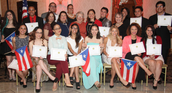 El grupo de estudiantes que recibieron becas del NPRDP en el 2014.