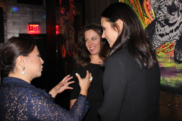 La productora Ana Mar&iacute;a Estrada dialoga con la actriz Jennifer Connelly y Claudia Llosa.