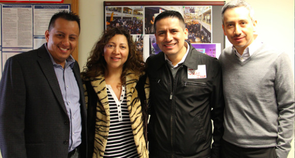 De Izq. a Der. el empresario Xavier Granobles, principal de Granobles Entertainment, junto a Jackelin Guevara, de Univisi&oacute;n Texas; su socio Juan Salvador Inga de Sabor Latino y Freddy Le&oacute;n Productor de Telemundo Canal 47 de Nueva York, cuando visitaron los estudios de la cadena hermana de la NBC, durante una actividad de prensa con el duo Pimpinela de Argentina.
