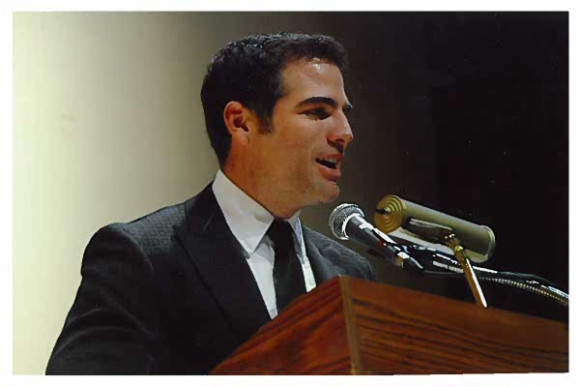 Roberto Manrique.