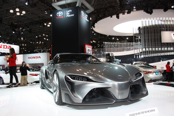 Toyota impresiona a los amantes de carros deportivos con el FT-1 Concept.