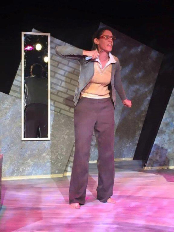 Edna Lee en otra escena de L&aacute;yel.