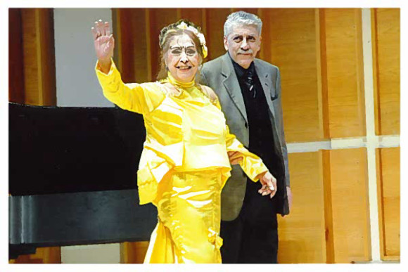 Gloria Mirabal y el maestro Frank Valiente.
