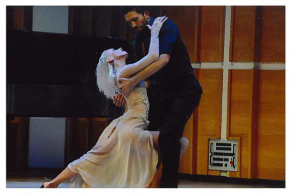 Marcos Ayala y su primera bailarina de Tango Lovers.