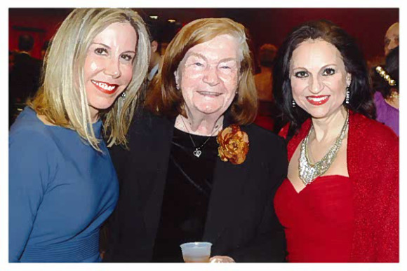 Gail Smith, Nilda Tapia y Susan Rybin.