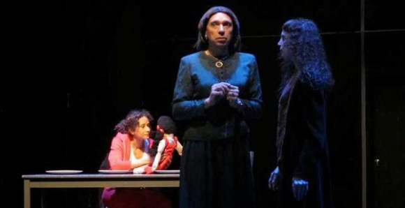 Dramatísmo al máximo en El canto de Carlota, con Yvette Quintero, Mario Golden y Celeste Hastings.