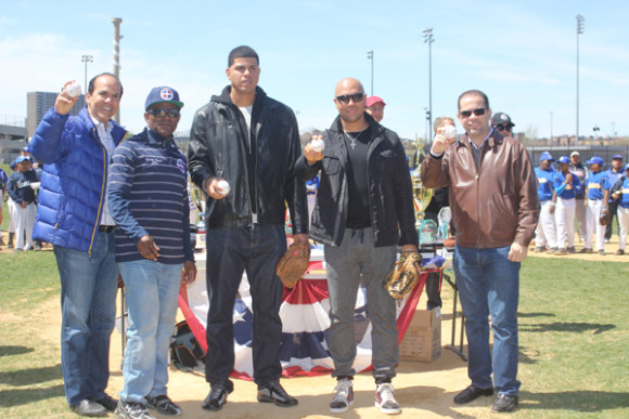 Charles Cana&aacute;n, Dellins Betances, Carlos Beltr&aacute;n, Wilmer Flores y Juan Romero, realizaron el lanzamiento de honor.  