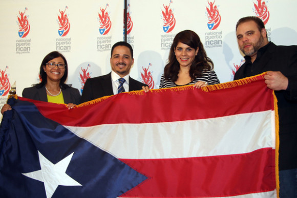 Los miembros de la junta resaltan la importanciade llevar el domingo 14 de junio la Bandera Puertorrique&ntilde;a, limpia de s&iacute;mbolos y pura en sus colores a lo largo de la Quinta Avenida de Nueva York, donde el desfile comenzar&aacute; a las 11:00 am en la calle 44 hasta la 77, para reunir a m&aacute;s de dos millones en la Quinta Avenida Boricua en una manifestaci&oacute;n, musical, cultural, educacional, pol&iacute;tica, social y de salud ambiental.