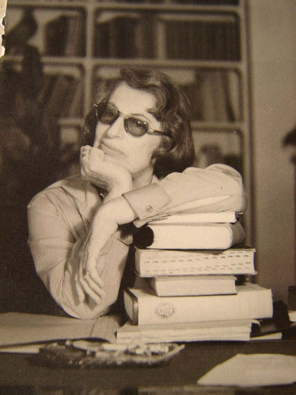 La escritora argentina Silvina Ocampo inici&oacute; su trabajo en 1937 con el libro de cuentos &ldquo;Viaje olvidado&rdquo;. Entre sus libros de poes&iacute;a, con la obra &ldquo;Espacios m&eacute;tricos&rdquo; gan&oacute; el Premio Municipal en 1954. Gan&oacute; el 2o premio de poes&iacute;a Nacional en 1953 con su obra &ldquo;Los Nombres&rdquo; y volvi&oacute; a ganar el primer premio en 1962 con &ldquo;Lo amargo por dulce&rdquo;. Junto a su esposo Bioy Casares y su amigo Jorge Luis Borges es coautora de la c&eacute;lebre &ldquo;Antolog&iacute;a de la literatura Fant&aacute;stica&rdquo; (1940) y de la &ldquo;Antolog&iacute;a po&eacute;tica Argentina&rdquo; (1941).