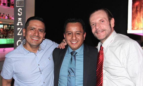 Alejandro Tommasi se reuni&oacute; con los empresarios Juan Salvador Inga y Javier Granobles en el famoso Sabor Latino de Junction Boulevard, en donde adem&aacute;s de hablar de negocios en el mundo del espect&aacute;culo, del cual es parte desde su infancia, sabore&oacute; por primera vez la reconocida gastronom&iacute;a ecuatoriana.