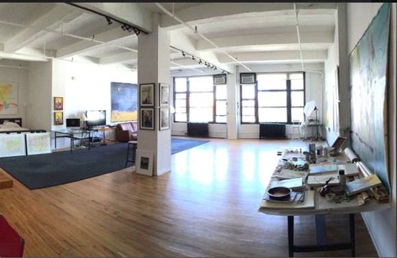 Una panorámica del estudio del Maestro Bottero en Manhattan donde crea, añorando a la familia, a los amigos, a todo lo que siente entrañablemente suyo, añorando como dice: “en donde nos hemos criado, en donde no hemos estado solos, donde está la familia, que es lo más fuerte”.