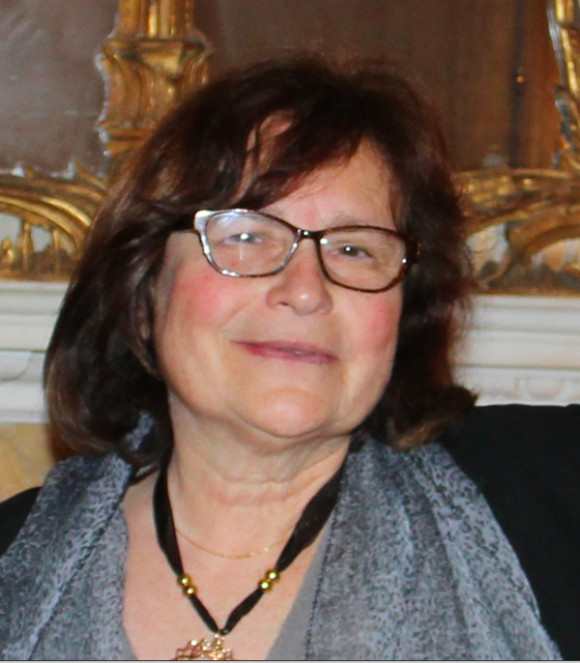 Suzanne Jill Levine es una eminente estudiosa neoyorquina, cr&iacute;tica de literatura latinoamericana y traductora, quien actualmente se desempe&ntilde;a como Directora de Estudios de Traducci&oacute;n de la Universidad de California en Santa B&aacute;rbara, en donde dirige los programas de doctorado. Tiene publicadas varias obras, entre ellas estudios de la obra de Silvina Ocampo, de su esposo Adolfo Bioy Casares y ha realizado ediciones de Jorge Luis Borges para Penguin Classics (2010).