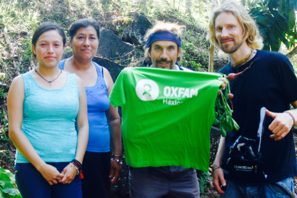 Macaco en su más reciente visita a México se convirtió en embajador de Oxfam México.