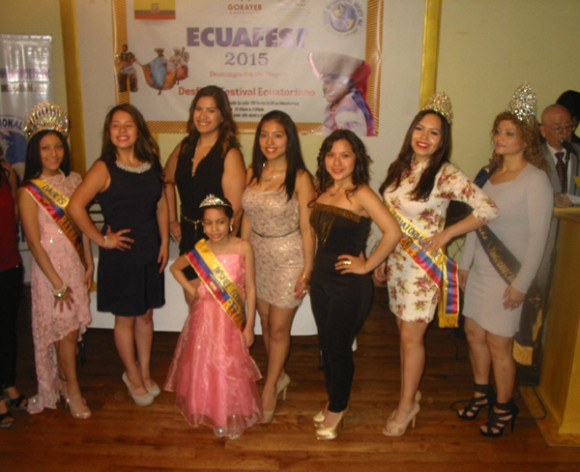 Vista panor&aacute;mica de las reinas salientes y las reinas entrantes que ser&aacute;n coronadas en la banquete de gala anual el viernes 22 de mayo. (Foto Buki Chapin)