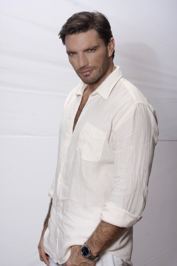 Julian Gil -PRINCIPAL