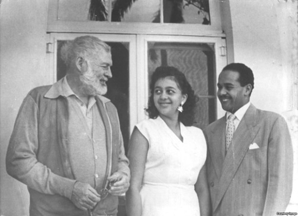 Ernest Hemingway, Elpidia y Ren&eacute; Villarreal en marzo de 1957.