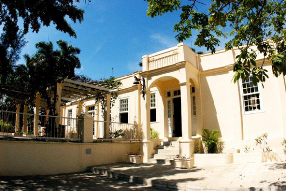 Fachada de la finca La Vig&iacute;a.