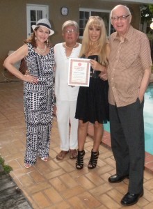 Lupita Ferrer, Rafelito Marrero, M&oacute;nica Cristian y Fernando Campos en la residencia de Marrero.
