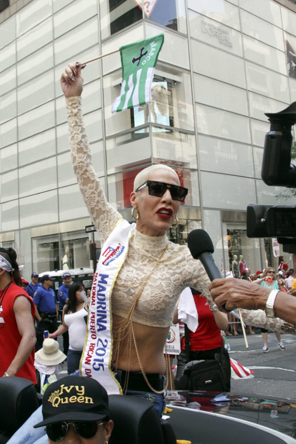 La rapera Ivy Queen durante la celebración del Desfile Nacional Puertorriqueño, en la Quinta Avenida de Nueva York.
