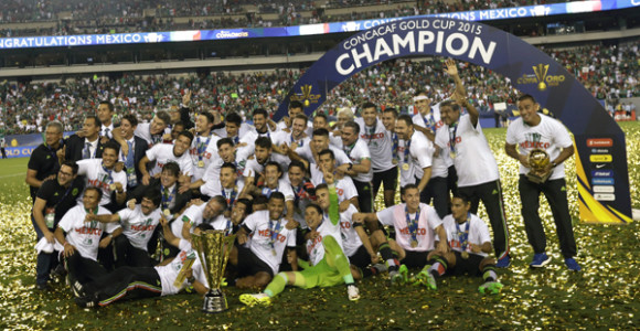 La selecci&oacute;n de M&eacute;xico se proclam&oacute; campeona de la decimotercera edici&oacute;n de la Copa Oro de la Concacaf al vencer en la final por 3-1 a la de Jamaica.  