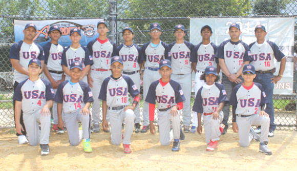 Integrantes de la novena de la Liga Paulino que tomará participción en el 8vo torneo latinoamericano de Arroyo, Puerto Rico.
