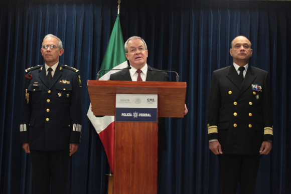 Jorge Carrillo ex Director del Centro de Investigaci&oacute;n y Seguridad Nacional de M&eacute;xico asever&oacute;: &ldquo;En la fuga de Guzm&aacute;n hay una gran mentira en el fondo; el Altiplano es inviolable. De acuerdo con las normas con las que se construy&oacute;, no hay un minuto en que est&eacute;s fuera del alcance de c&aacute;maras, es un recinto cerrado, un espacio blindado en donde los sistemas de video vigilancia son una intrusi&oacute;n en tu intimidad, total y absoluta&rdquo;.