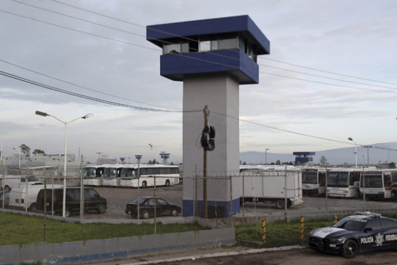 Vista general del penal de alta seguridad del Antiplano I ubicado en Almoloya de Ju&aacute;rez, en el Estado de M&eacute;xico, de donde el narcotraficante Joaqu&iacute;n "El Chapo" Guzm&aacute;n, jefe del cartel de Sinaloa, se fug&oacute; este s&aacute;bado, por un t&uacute;nel hasta un domicilio ubicado a 1,5 kil&oacute;metros de distancia, fuera del penal inform&oacute; hoy el titular de la Comisi&oacute;n Nacional de Seguridad (CNS) Monte Alejandro Rubido.