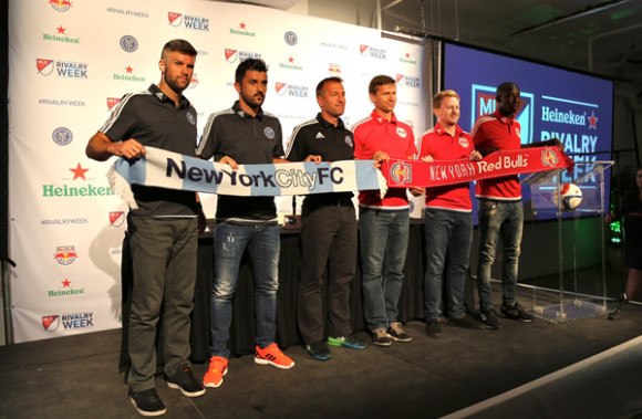 Desde la izquierda, Chris Wingert, David Villa y Jason Kreis del NYC FC; Jesse Marsch, Dax McCarty y Bradley Wright-Philips, del NY Red Bulls. (Foto: Cathy Lojo).