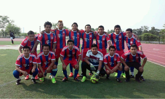 Los catrachos del Real Maya vienen desempenando una buena labor, ocupando un quinto lugar en el campoenato de la Liga Maya de F&uacute;tbol en Brooklyn. 