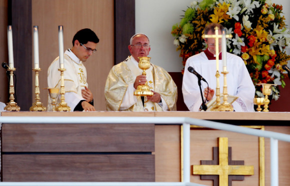 El papa Francisco realiza una misa campal en el Parque Samanes de Guayaquil, Ecuador.