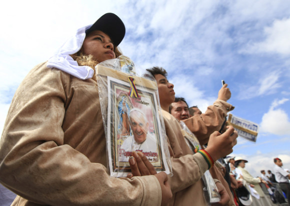 El sumo pontífice congregó en la capital ecuatoriana a más de un millón de personas en el parque Bicentenario, en la zona centro-norte de la ciudad, que se inundó con ríos de gente que acudieron al llamado de la Iglesia católica desde todos los puntos cardinales.