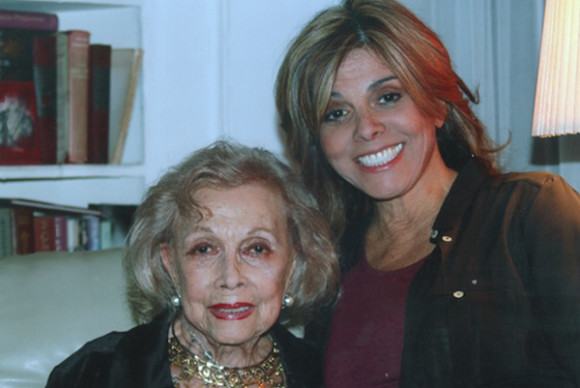 Anita Vélez Mitchell con su hija Jane