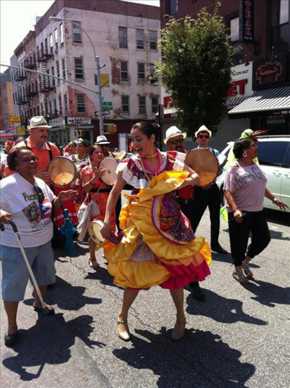 El Barrio latino de Harlem, una de las principales comunidades puertorrique&ntilde;as en esta ciudad, rindi&oacute; homenaje a Santiago, el mismo que fue disc&iacute;pulo de Jes&uacute;s y que extendi&oacute; la cristiandad por Europa.  