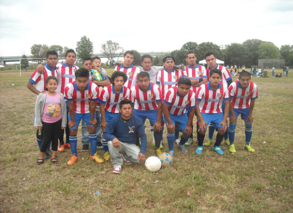 Los "Rojos" del Club Deportivo Municipal, clasificó a la Liguilla en la Liga Mexicana Diaz de Fútbol Soccer y tendrá un difícil compromiso este domingo 27 de Septiembre, en canchas del parque Ferry Point en El Bronx. (Foto: Buki Chapin).